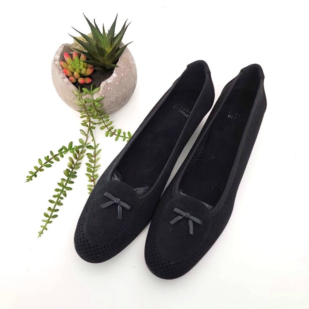Stuart Weitzman Made in Spain Black Perforated Suede Bow Kitten Heel Flats SZ 11 - Picture 2 of 10